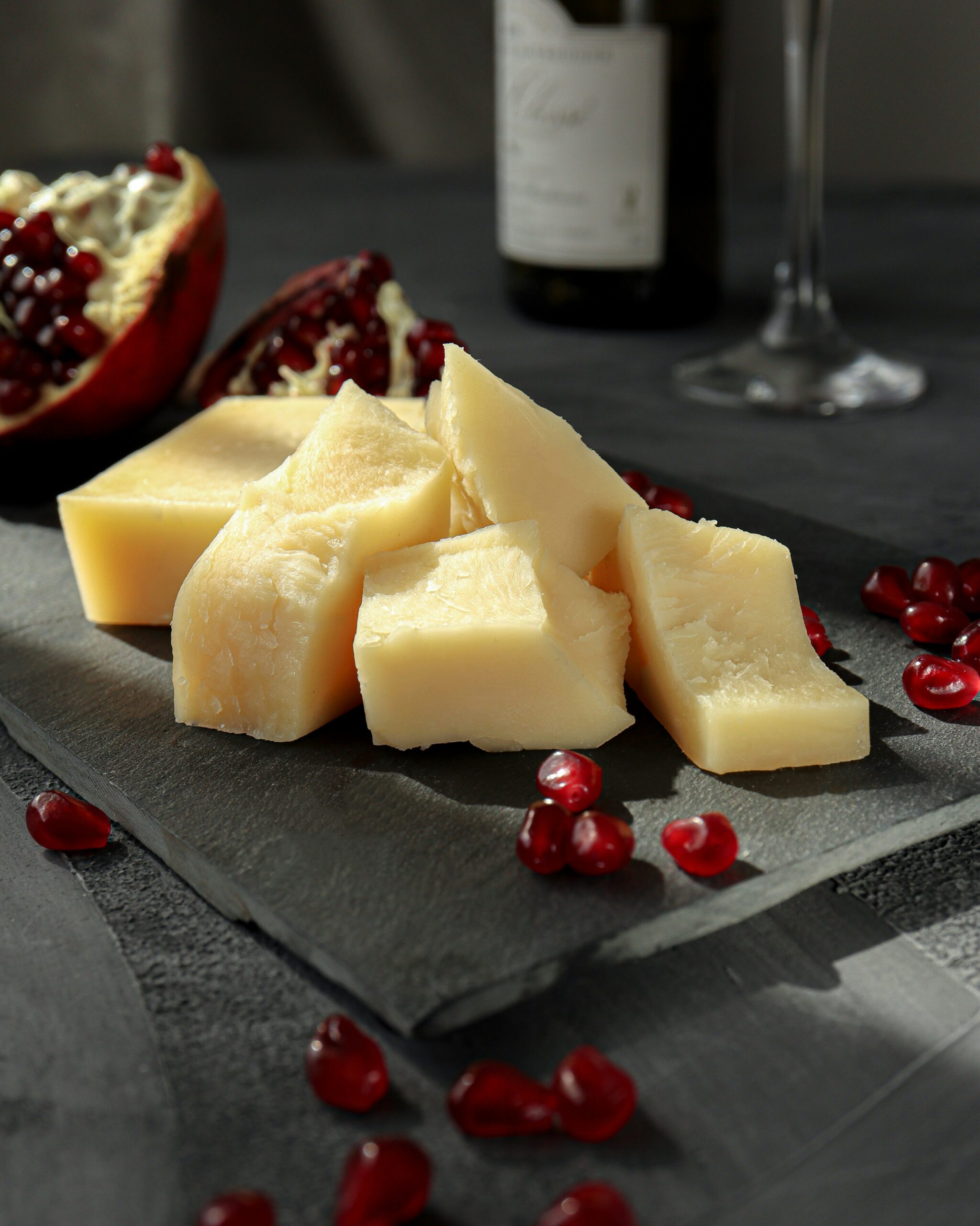 djathë Gruyère ose Mozzarella i grirë