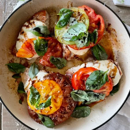 Pulë Caprese me Salcë Balsamike