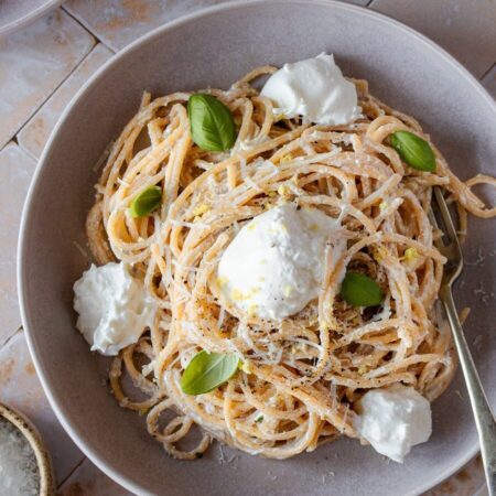 Linguine me Burrata, Limon dhe Piper të Zi