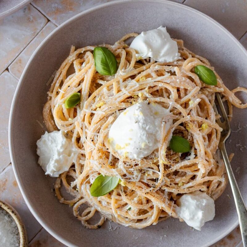 Linguine me Burrata, Limon dhe Piper të Zi
