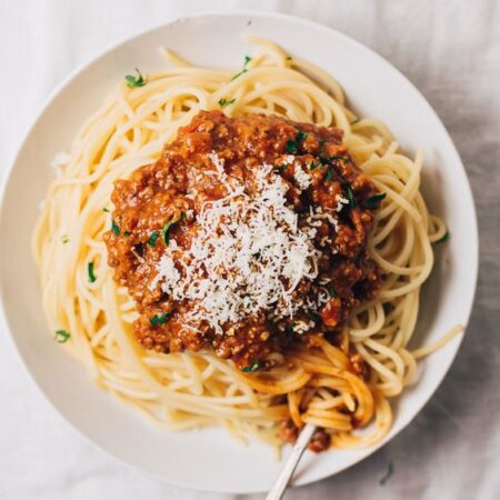 Spaghetti me Salcë Bologneze