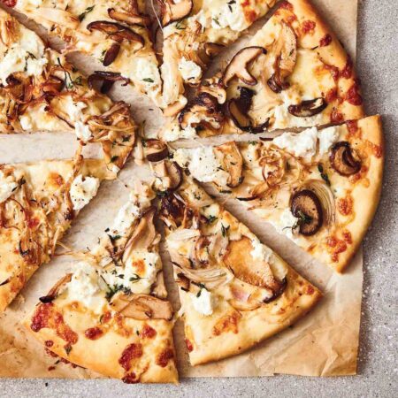 Pizza me Proshutë dhe Kërpudha