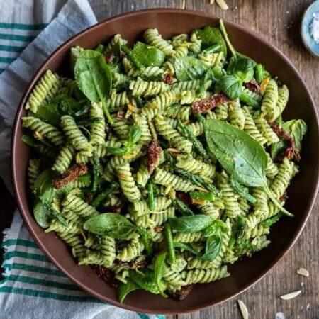 Sallatë me Pesto dhe Pasta