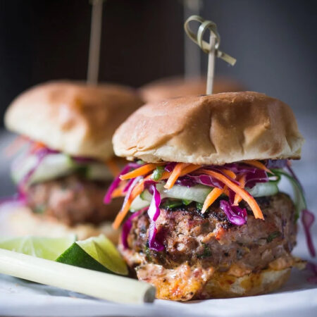 Burger me Mish Gjeli Tajlandez