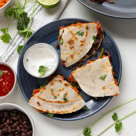 Quesadilla me Patate të Ëmbël dhe Fasule të Zeza